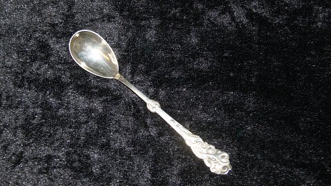 Jam box #Tang Silver cutlery
Cohr Silver
Length 12.8 cm