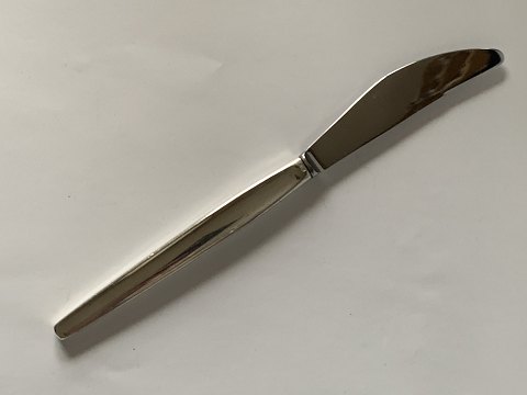 Dinner knife with groove edge #Cypres Georg Jensen
Length 22.5 cm