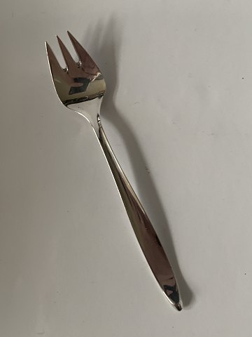 Kagegaffel Mimosa Sterling sølv
Cohr sølv
Længde 14,5 cm.