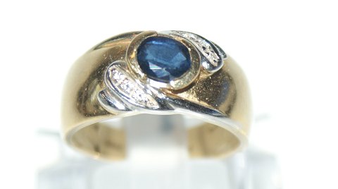 Gold ring with Sapphire and Diamonds, 18 Carat