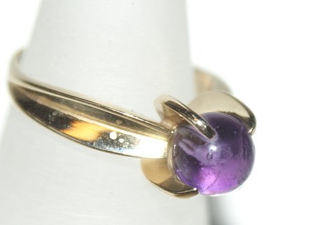 Gold ring with Purple stone 14 Karat
