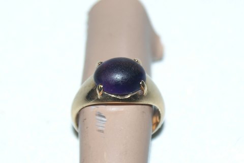 Gold ring with purple stones, 14 carat