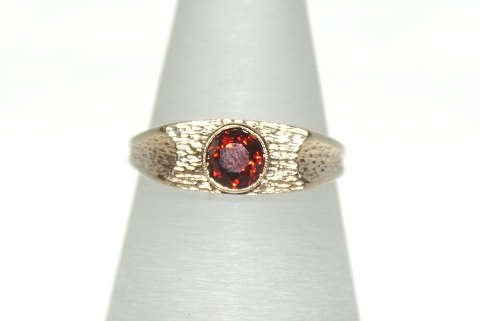 Gold ring with Orange / Brown stones 14 Karat