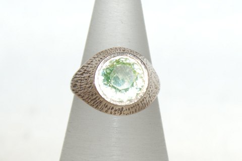Gold ring with Light green stones, 8 Karat