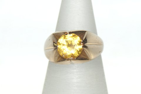 Gold ring with yellow stone, 14 Carat
Stamp: 585, VP
Size: 55 / 17.51 mm.