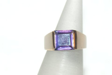 Gold ring with amethyst, Gold
