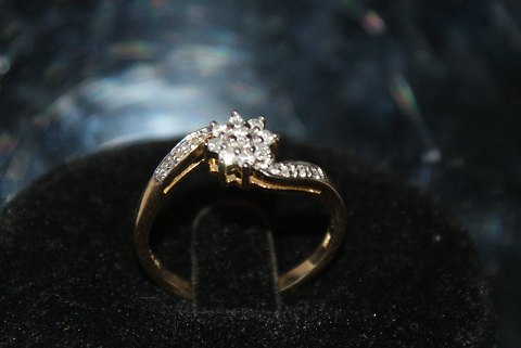 Gold ring with diamonds, 9 Karat w / White Gold