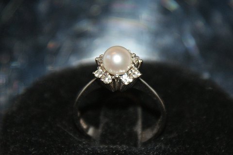 White gold ring with pearl and Brilliants 14 Carat