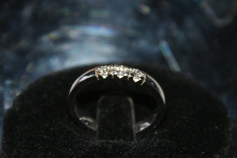 White Gold ring with diamonds 14 Carat