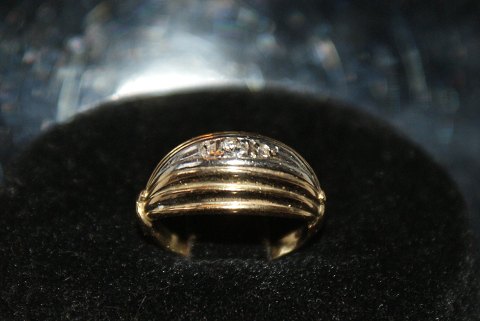 Gold ring with diamonds, 14 carats