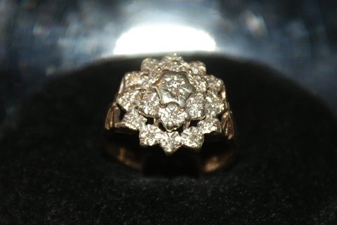 Gold ring with diamonds, 9 carat