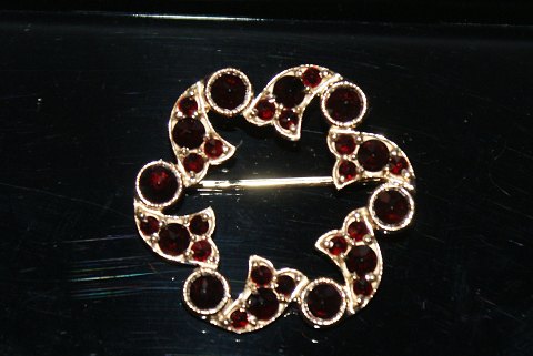 Brooch with garnets Gold plated silver
SOLD