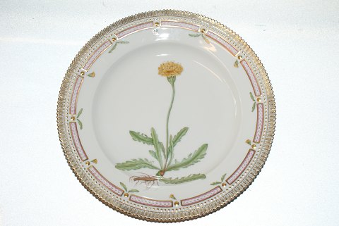 Royal Copenhagen Flora Danica Dinner Plate
Decoration number 20- # 3549
SOLD