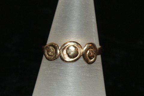 Gold ring 14 karat.