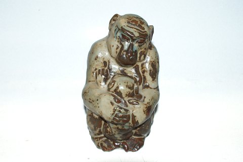 Royal Copenhagen Stoneware Figure, sitting monkey with young
design Knud Kyhn.
Dek. nr.20241
