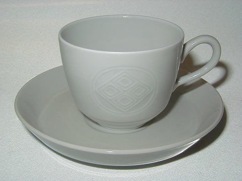 Royal Copenhagen Gemma, Small mocca cup and saucer.
Decoration number 14497.
SOLD