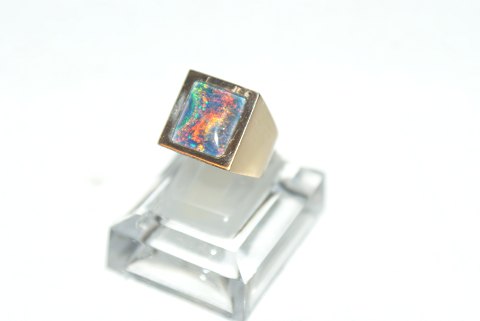 Lady Gold ring with opal 14 Karat