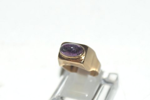Lady Gold ring with purple stone 14 carat