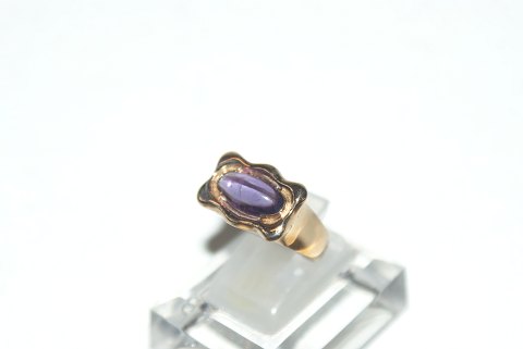 Gold ring with small stone in 14 carat Gold