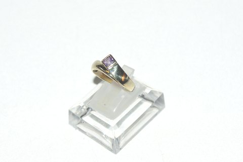 Gold ring ladies with purple stone 14 carat gold