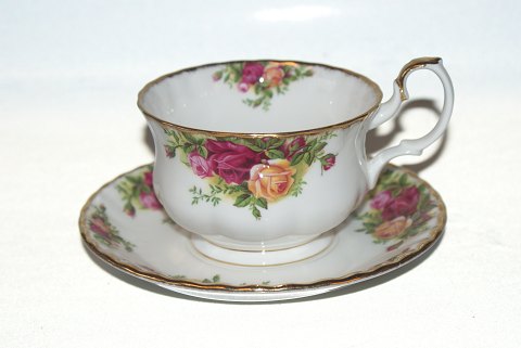 Village Rose, "Old Country Roses" morning cup with saucer SOLD