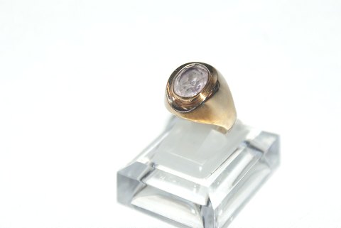 Elegant ring med lyselilla sten   i 14 karat guld