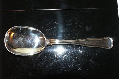 Dobbeltriflet Silver, Vegetable spoon
Cohr
Length 18 cm.