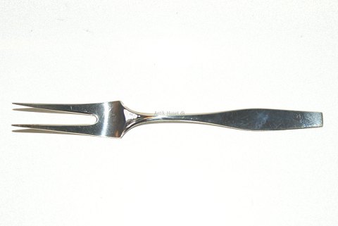 Charlotte Cold cuts Fork
Length 14.5 cm.
Hans Hansen silver cutlery Sterling
SOLD