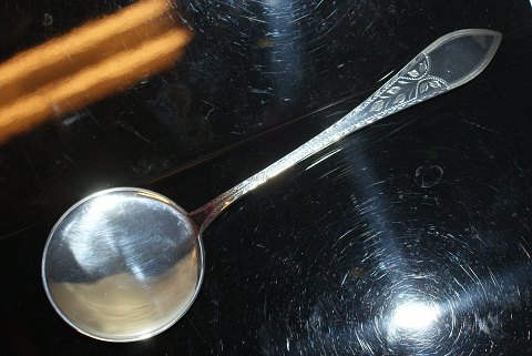 Serving spade Round laf Empire Silver
year 1908
Length 20.5 cm.