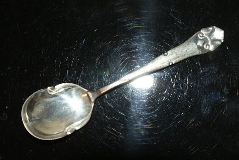 Marmelade spoon French lily silver
Length 12.5 cm.