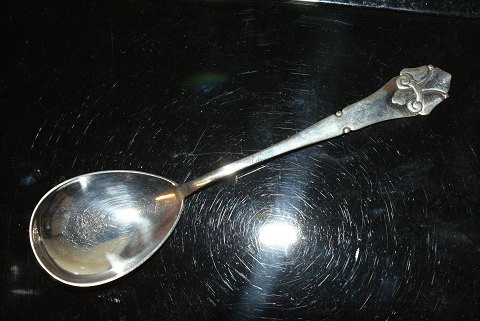 Compote spoon French Lily silver
Length 15,5 cm.