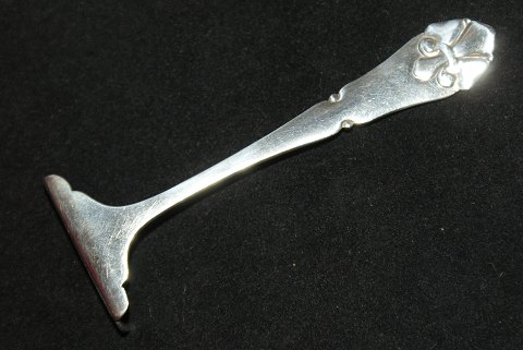 Child Pushes French Lily silver
Length 10 cm.