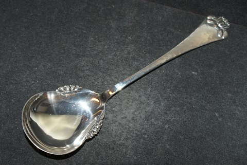 Jam spoon Waterlily Danish silver cutlery
Hans Hansen Silver
Length 15.5 cm.