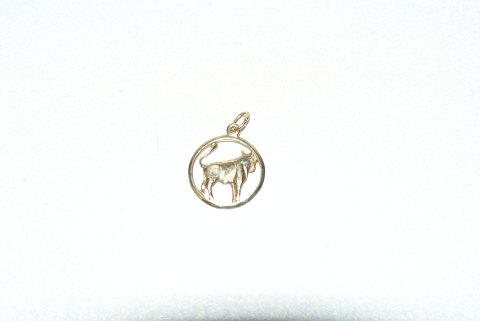 Elegant pendant zodiac sign bull in 14 carat gold