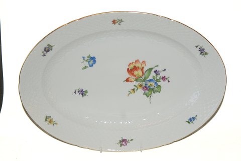 Bing and Grondahl White Saxon Flower, oval large dish
Dek. No. 15
Measures 40.5 cm
SOLD