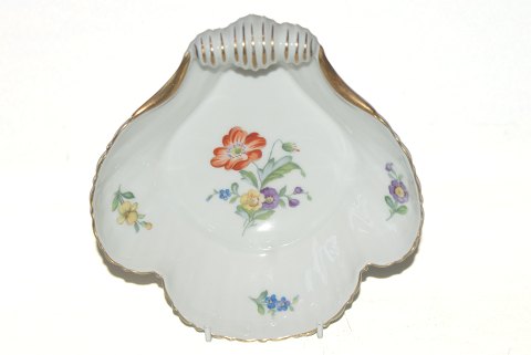 Bing and Grondahl White Saxon Flower, serving bowl
Deck No. 42
SOLD
