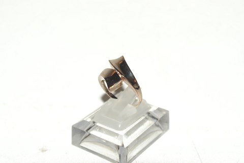 Elegant Ring in 8 carat gold