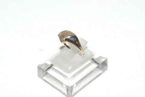 Gold Ladies ring in 14 carat gold