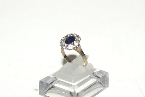 Elegant dame ring med mørkeblå  sten  i 14 karat guld