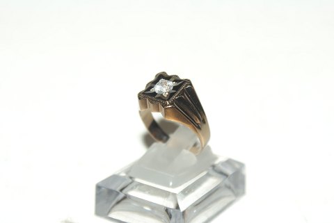 Elegant  ring med zikon  sten  i 14 karat guld