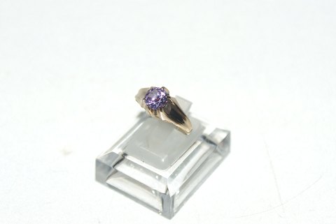 Elegant lady ring with pink stone in 14 carat gold