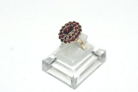 Elegant lady ring with garnets in 14 carat gold