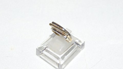 Elegant lady ring in 8 carat white gold and gold