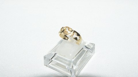 Elegant ladies ring in 18 carat gold