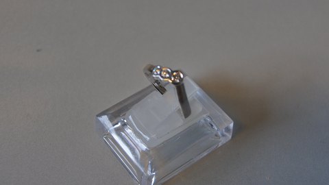 Elegant lady ring with stone 9 carat white gold