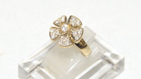Elegant lady ring with stone 14 carat gold