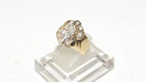 Elegant lady ring with stone 14 carat gold
SOLD