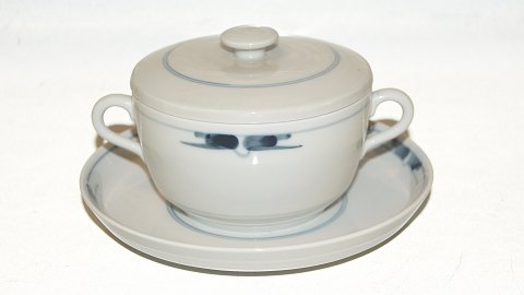 Royal Copenhagen Gemina, Bouillon cup with lid and saucer
3 parts
Dek.nr. 41-14630