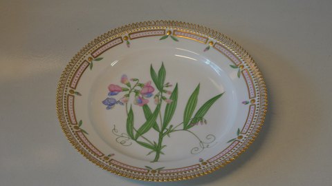 Royal Copenhagen Flora Danica, Breakfast plate
Decoration number 20 / # 3550
Motif Lathyrus Silvestris L
SOLD
