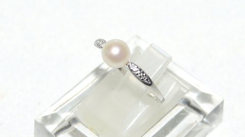 Elegant #Damering with #Perle in 8 carat White Gold
